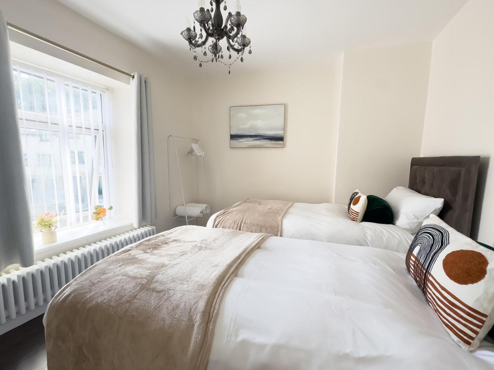Central Buxton - Modern Cottage - Peak District Экстерьер фото